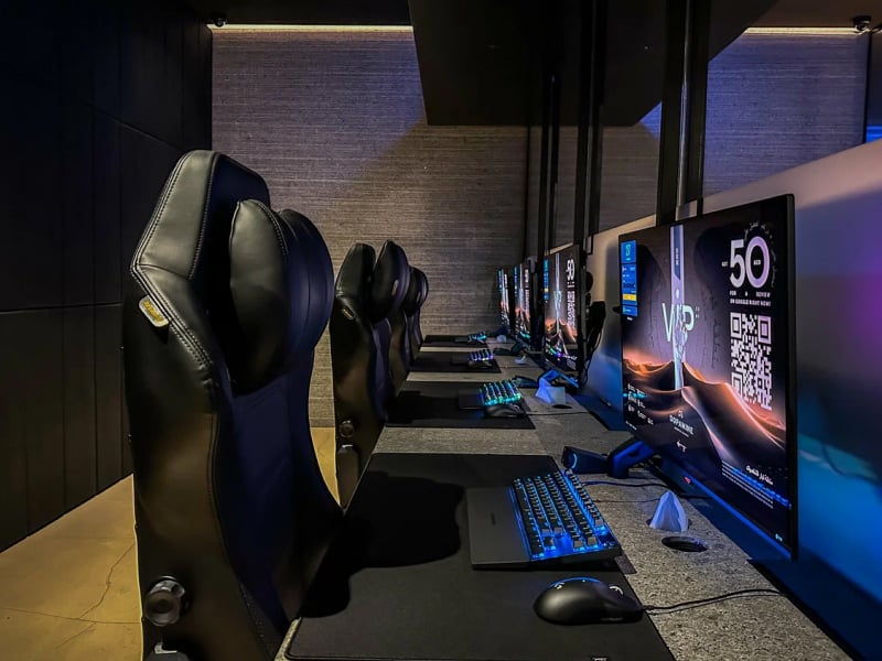 Dopamine eSports Lounge 