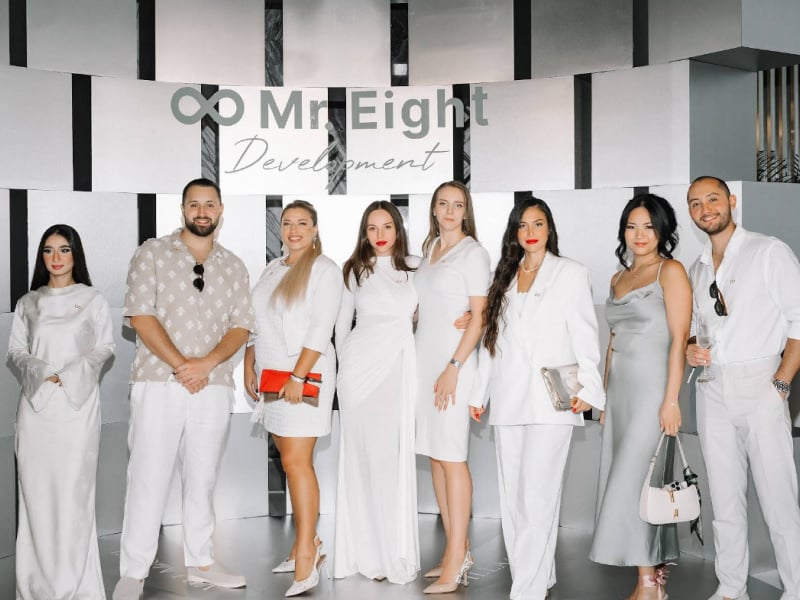 Mr. Eight - девелопер