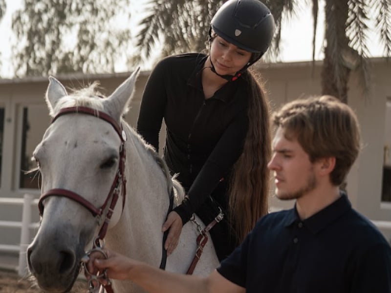 Etalon Equestrian - школа верховой езды